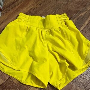 Lululemon hotty hot high rise lined Bright Yellow 4 inches size 0